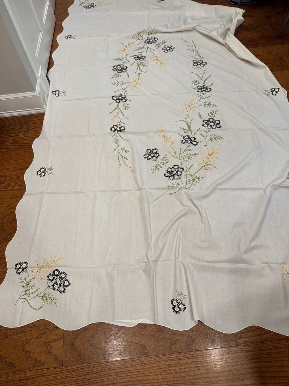 Vintage Embroidered Floral Tablecloth in White w/ black and Green Accents 96x55